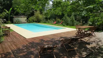 Maison avec balcon fleuri