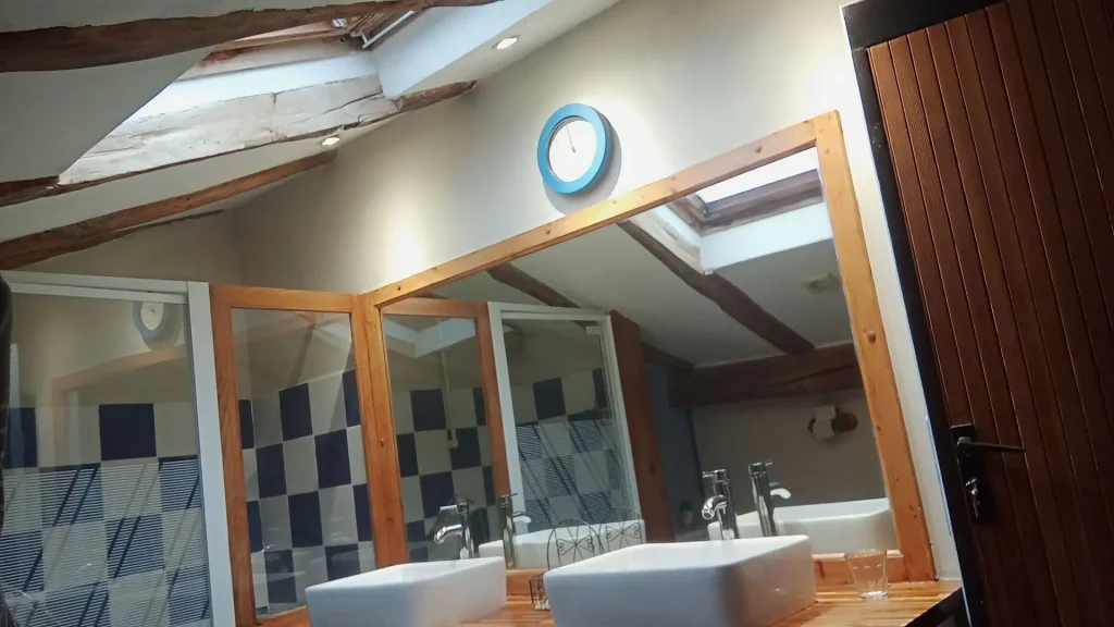 Intérieur de maison avec éclairage