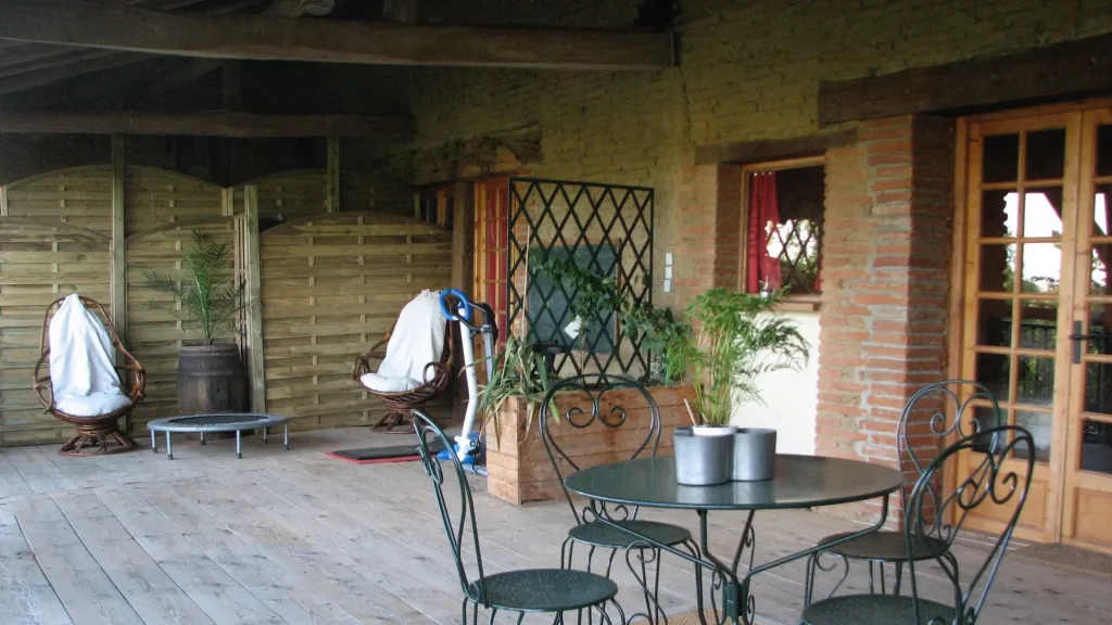 Maison avec balcon fleuri