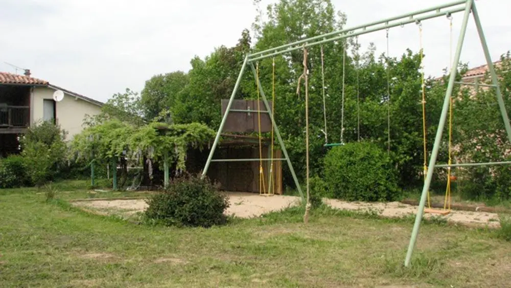 Aire de jeux déserte extérieure